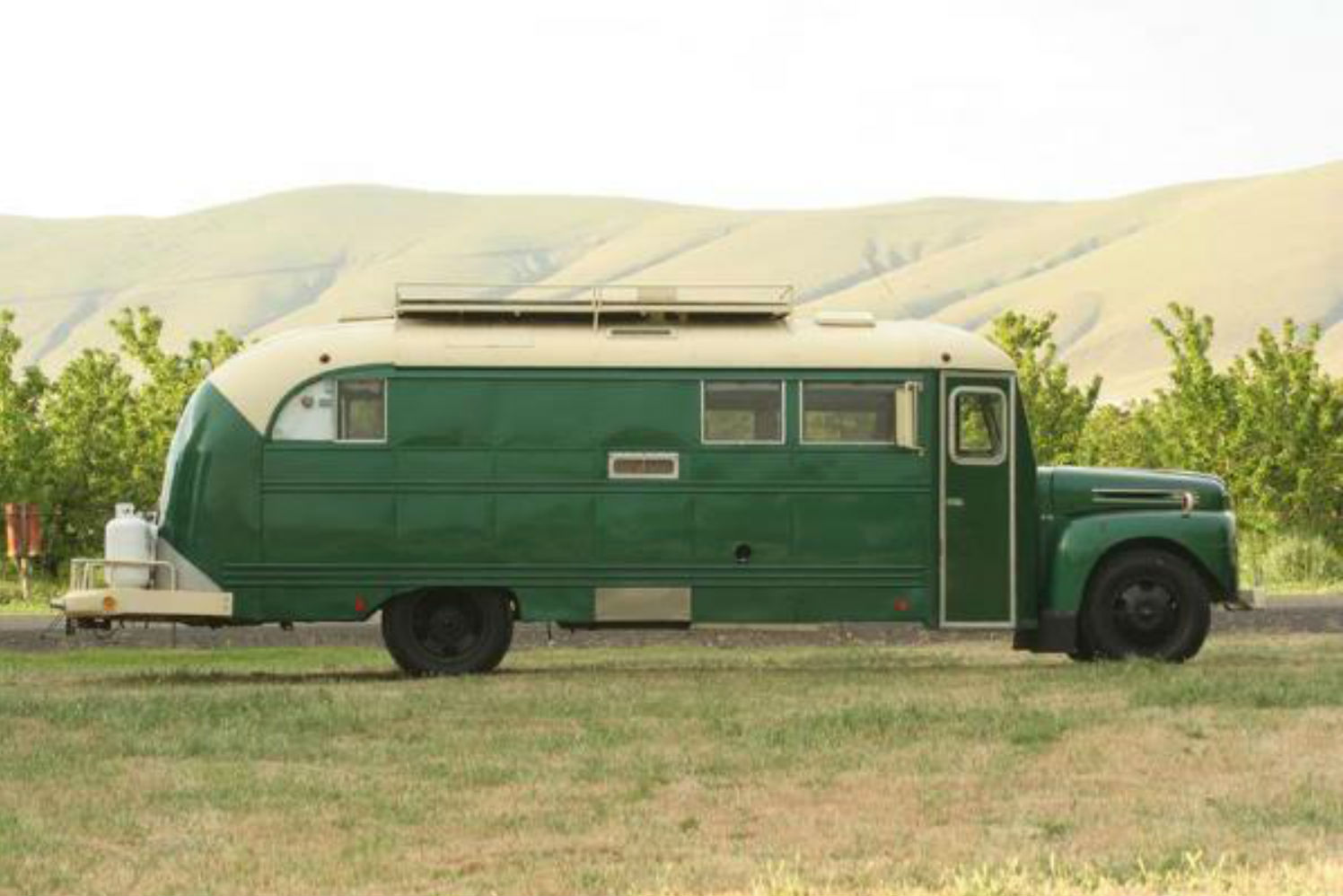 coolest bus to mobile home conversions emerald gypsy1