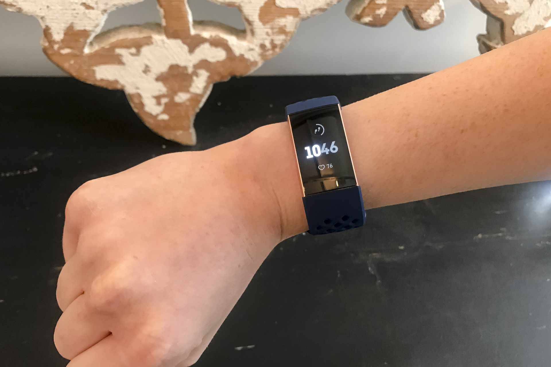 Vista Luminancia Mona Lisa Fitbit Charge 3 vs. Fitbit Versa: Which One Is Worth It? | Digital Trends