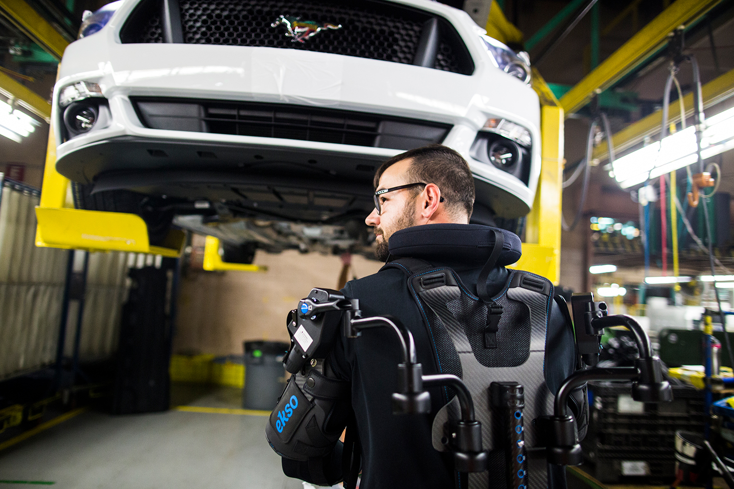 ford workers exoskeleton vests 1