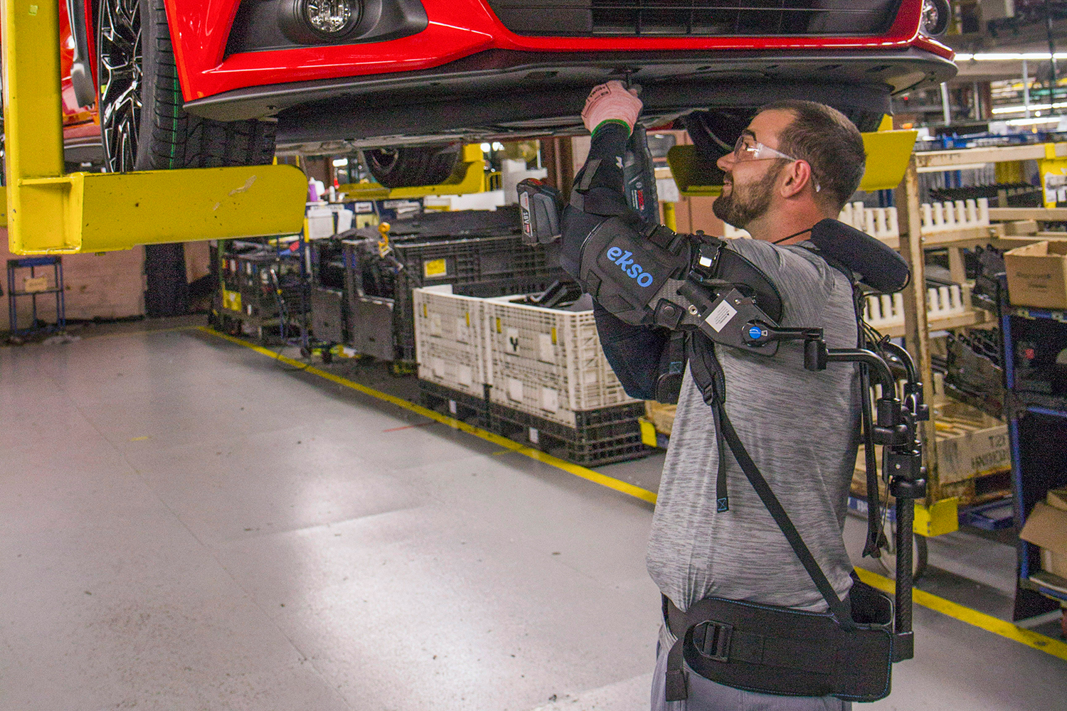 ford workers exoskeleton vests 2a