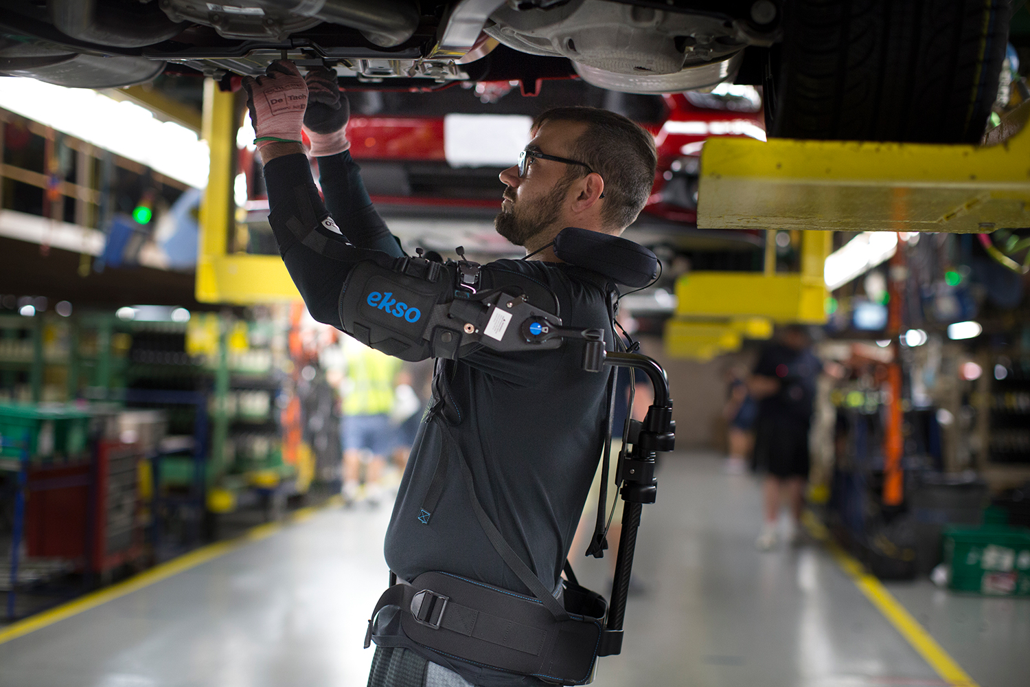ford workers exoskeleton vests 4