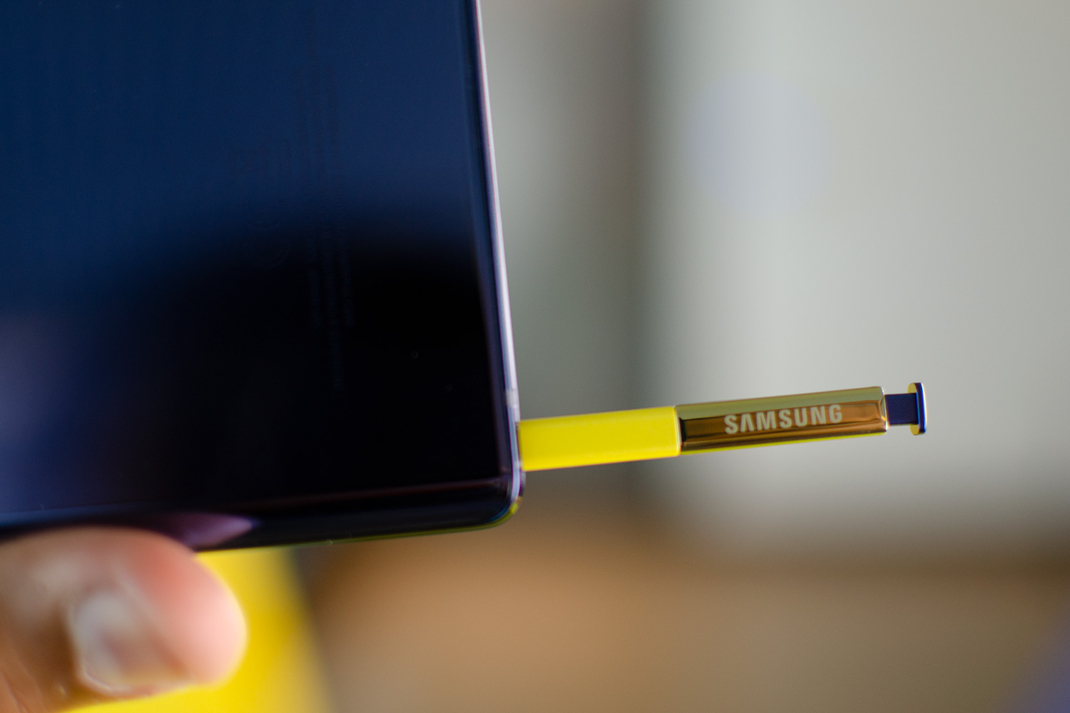 Galaxy Note 9 yellow s pen slot