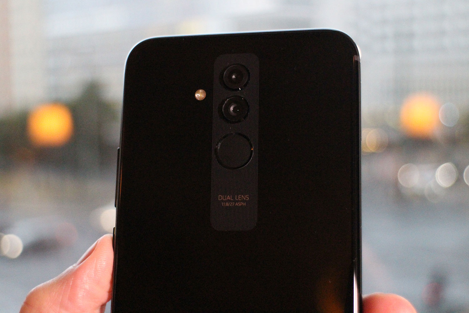 The Huawei Mate 20 Lite Is A.I.-powered, Good Looking, and 