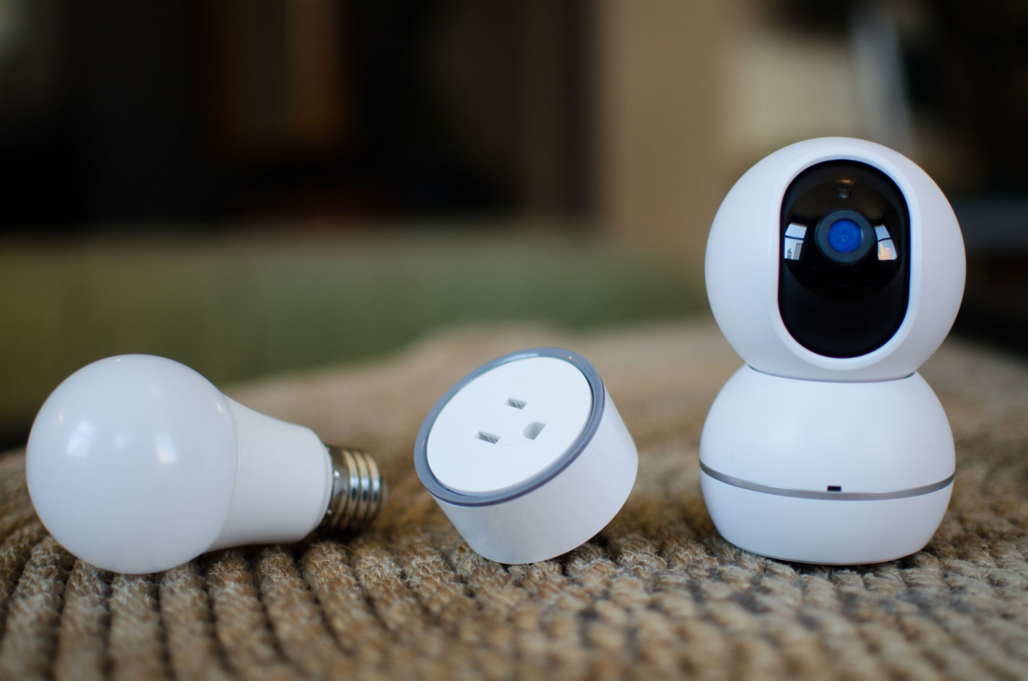 Lenovo Launches a Smart Home Camera, Plug, and Light Bulb at IFA 2018 |  Digital Trends