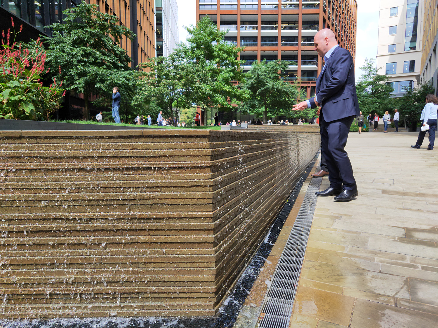 oppo find x photo sample park fountain