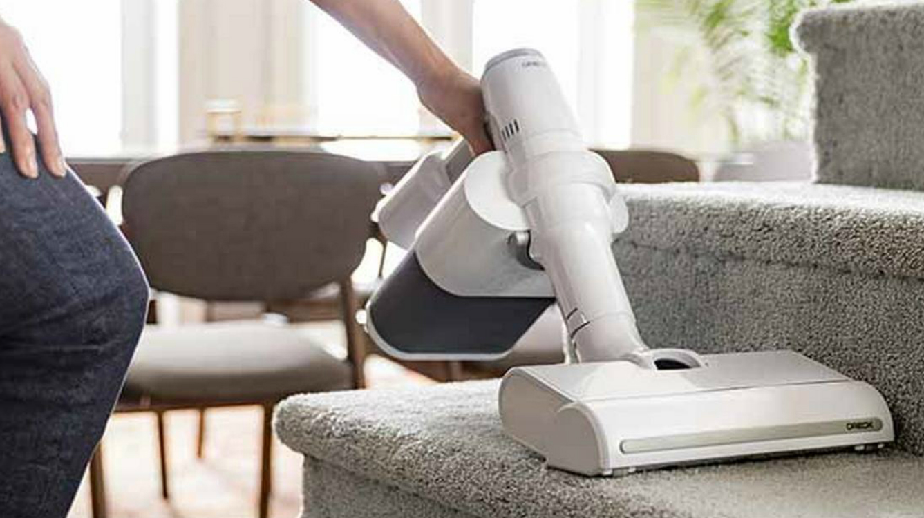 oreck cordless vacuum with pod technology pdp lifestyle stairs 1 v5 comp