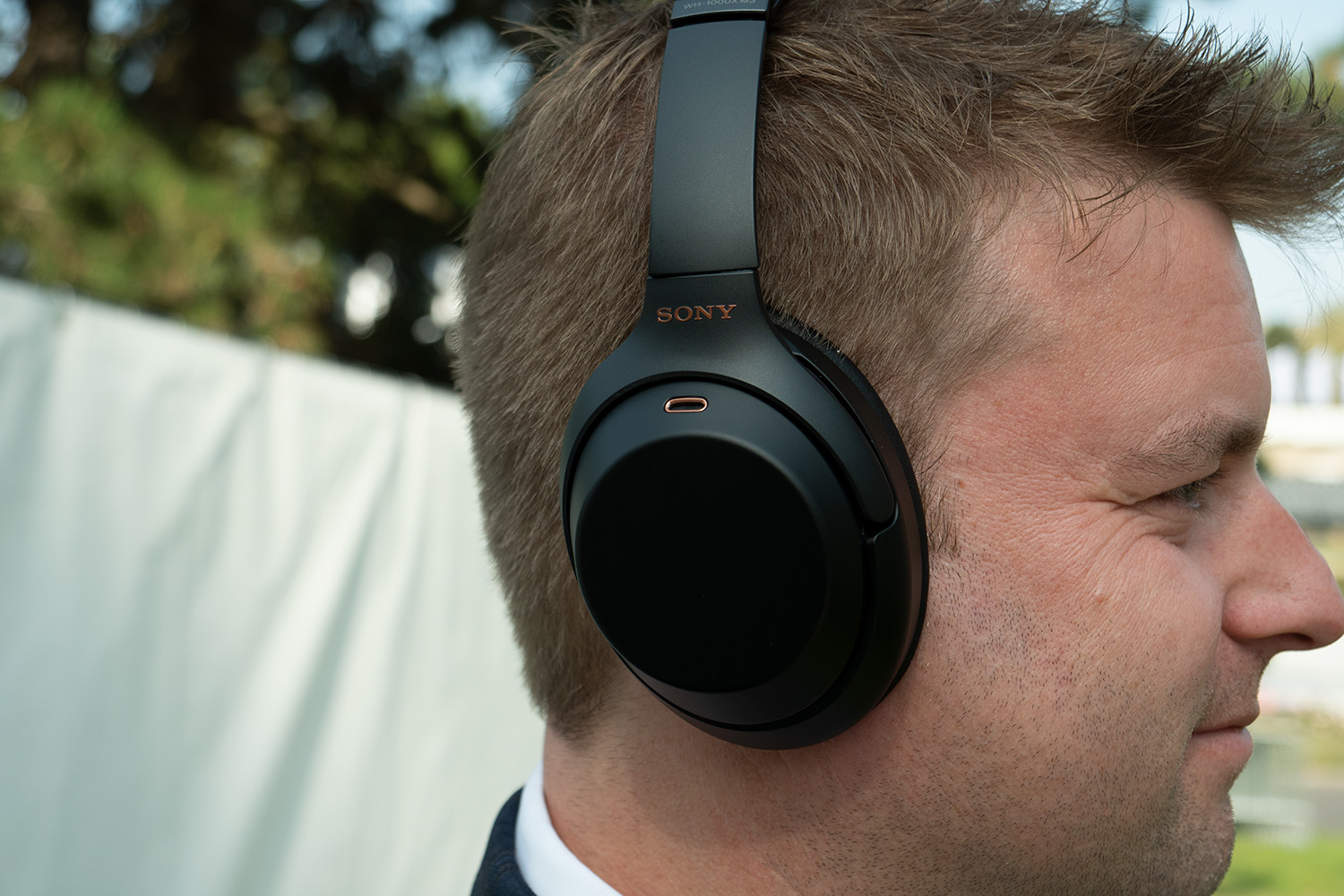 sony wh-1000x headphones right cup profile