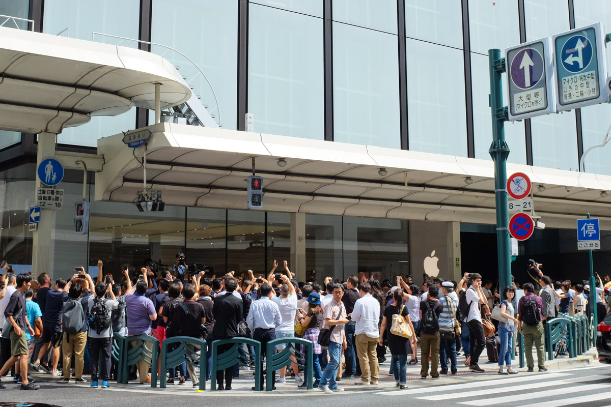 apple store opens in kyoto japan trevor mogg dt 1