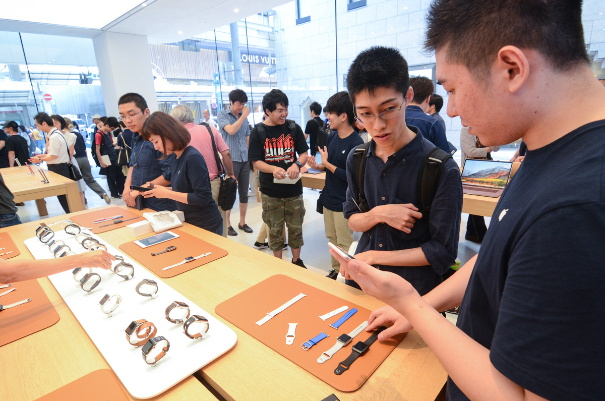 apple store opens in kyoto japan trevor mogg dt 11