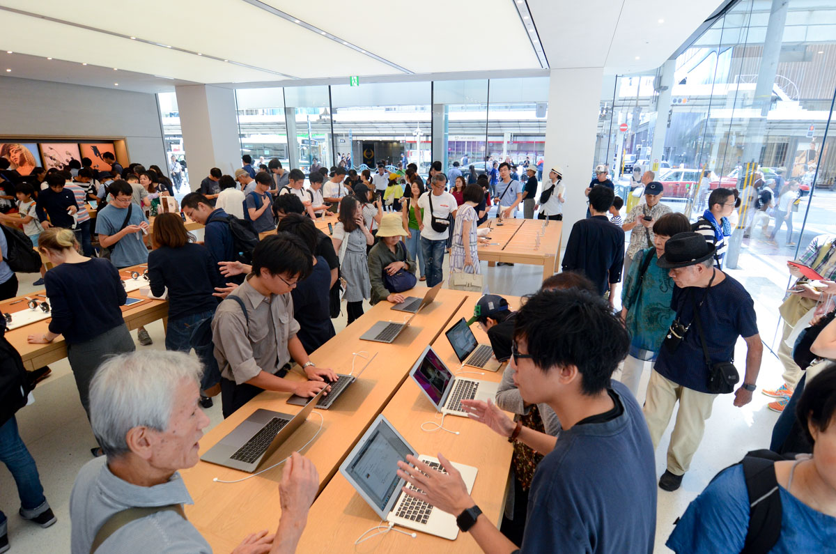 apple store opens in kyoto japan trevor mogg dt 19