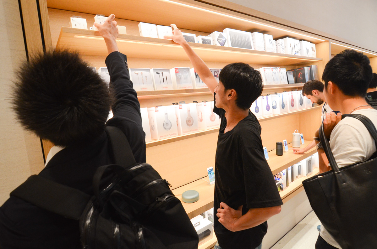 apple store opens in kyoto japan trevor mogg dt 23