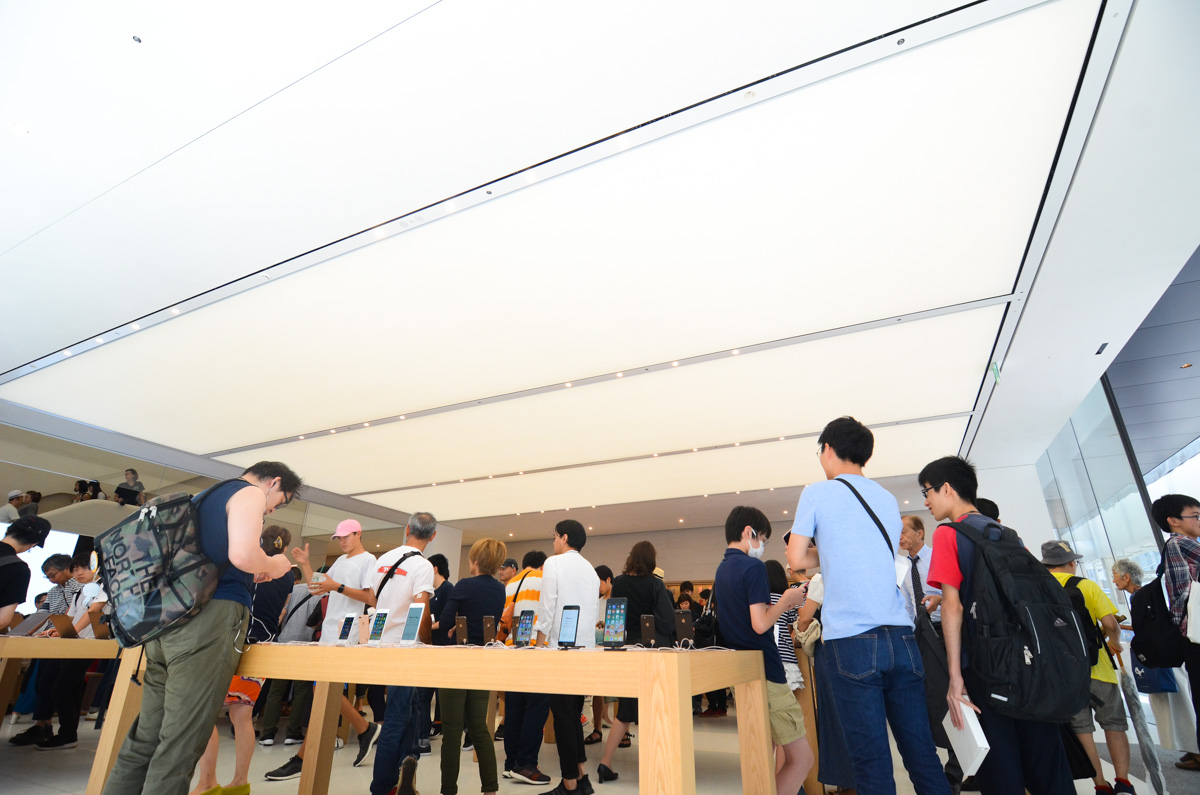 apple store opens in kyoto japan trevor mogg dt 25