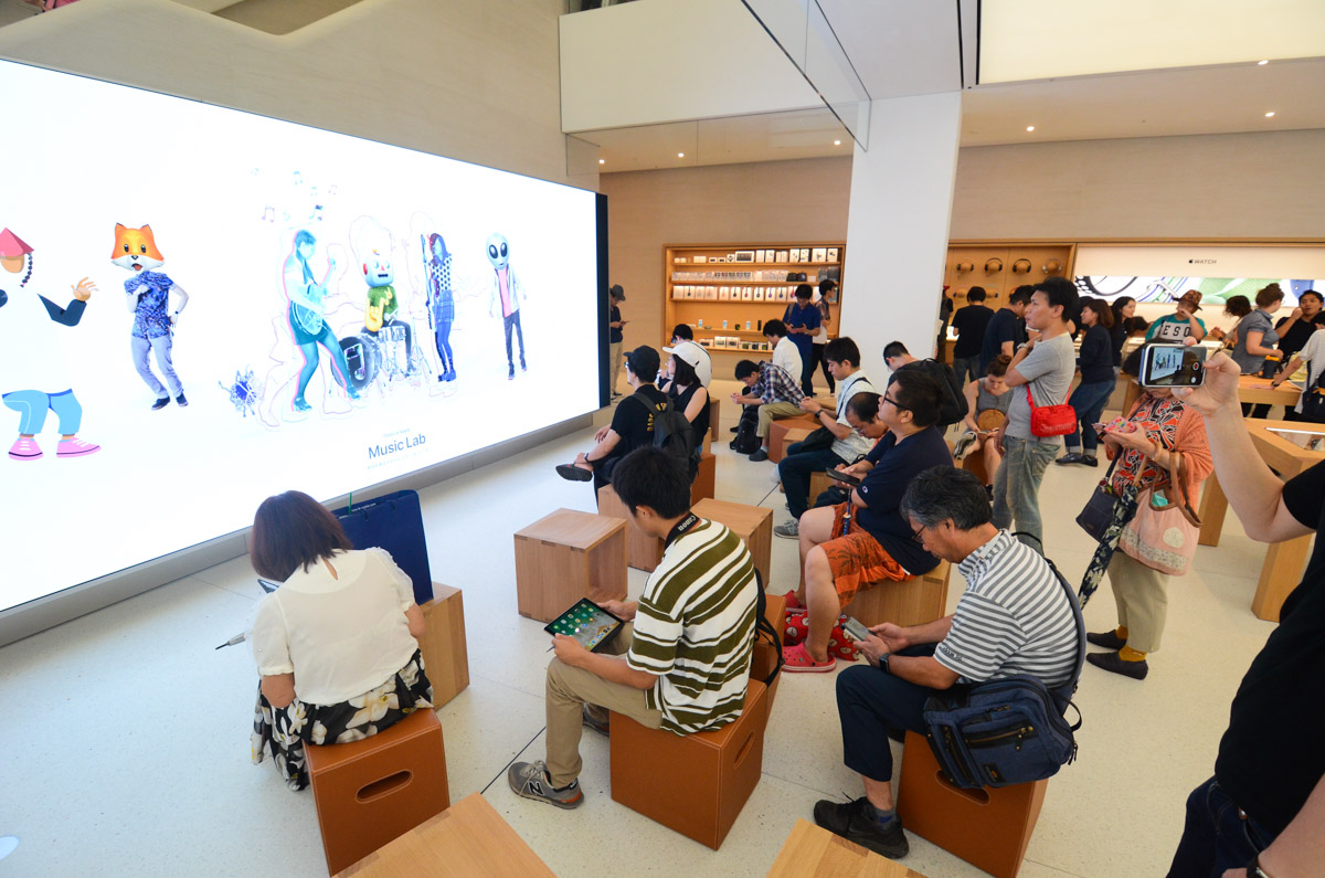 apple store opens in kyoto japan trevor mogg dt 9