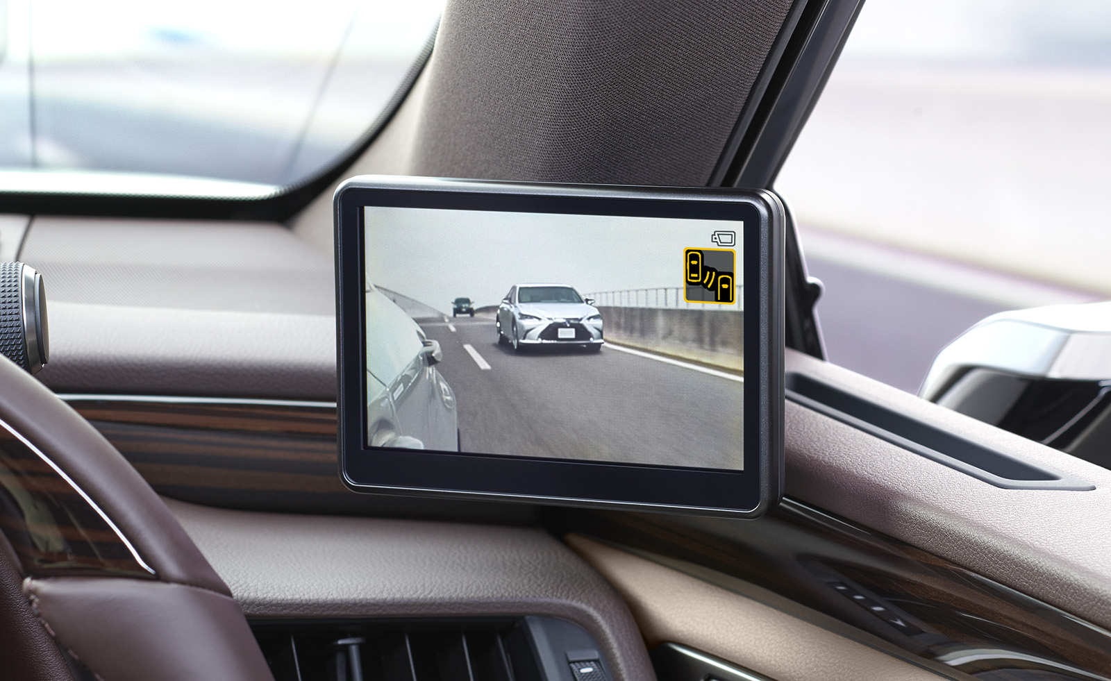 lexus reveals digital side view mirrors on jdm 2019 es monitors for  4