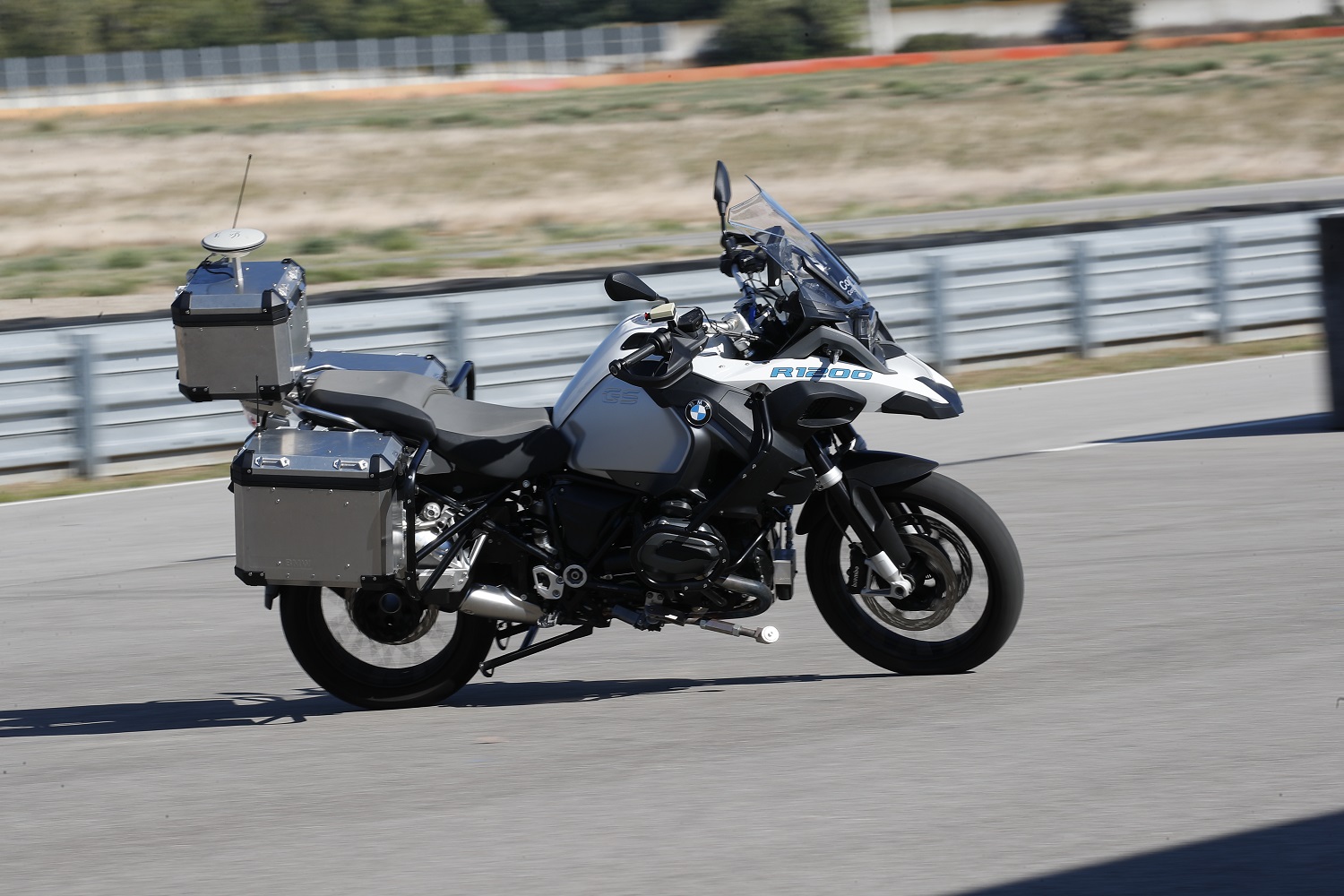BMW's Self-Riding Motorcycle Prototype Balances Itself