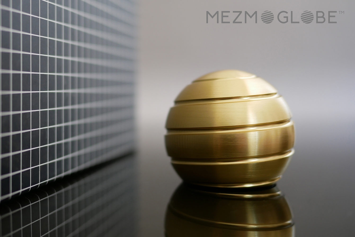 mezmoglobe spinning desk toy kickstarter globe1