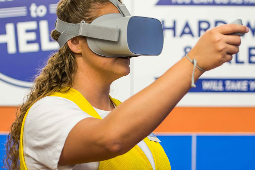 Walmart associate uses new VR training system with Oculus GO
