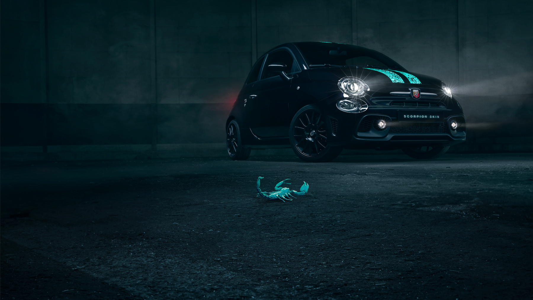 abarth shows one of a kind fiat 500 with scorpion skin paint hero 2 v5c lagen los bewerkt 1800x1013px