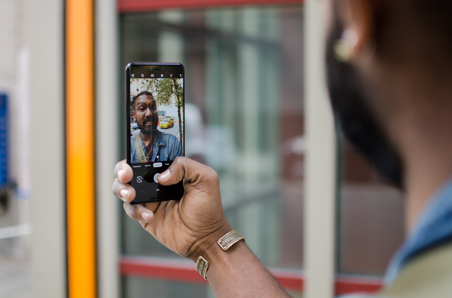 Google Pixel 6 Pro Selfie review: Excellent front camera images and video -  DXOMARK