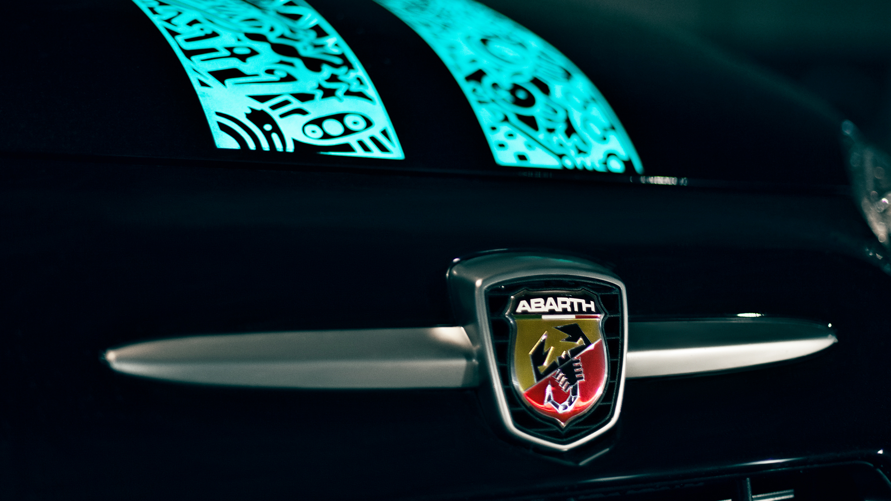 abarth shows one of a kind fiat 500 with scorpion skin paint img 5836 1 srgb 1800x1013