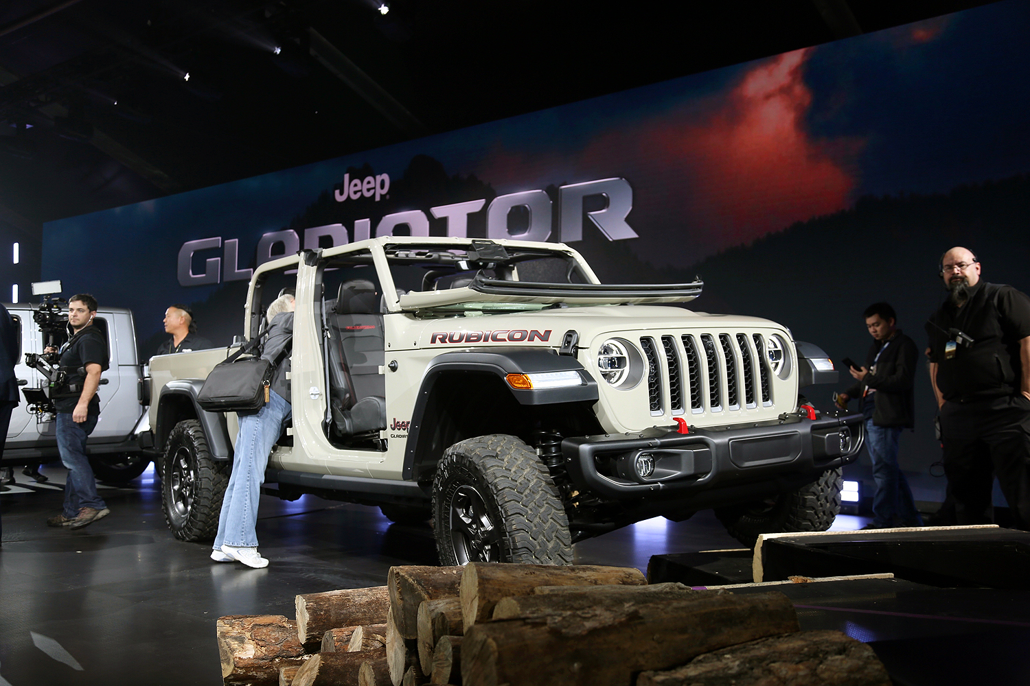2020 jeep scrambler wrangler based pickup mb gladiator 2