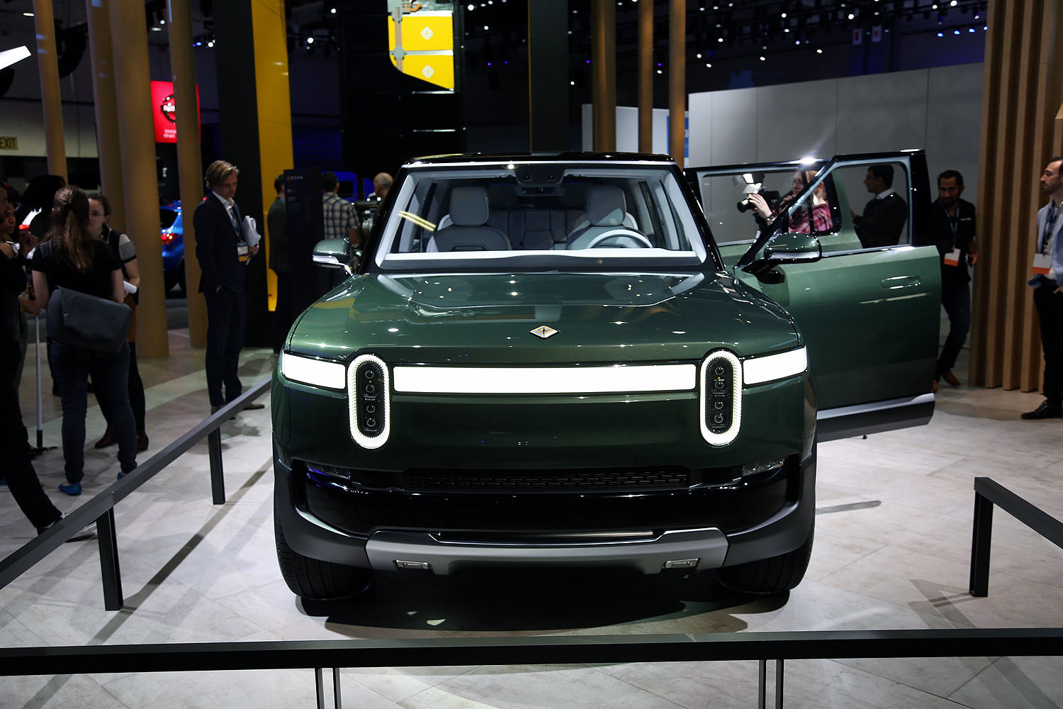 rivian r1s electric suv mb 1
