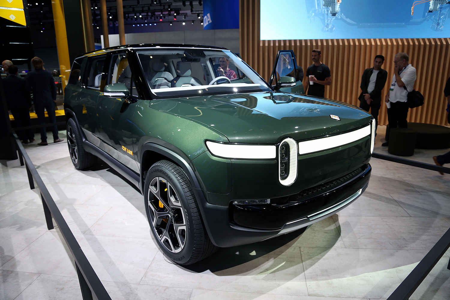rivian r1s electric suv mb 2