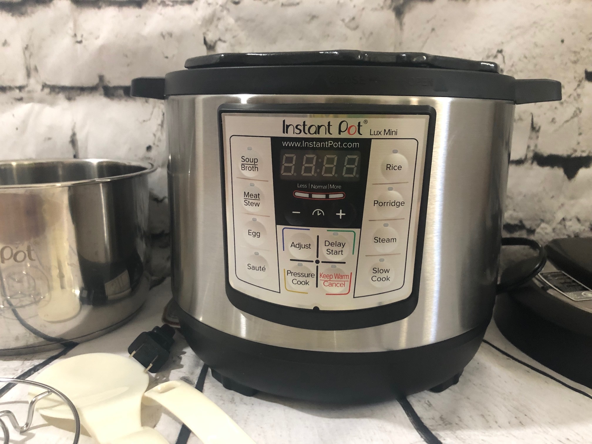 Instant Pot Lux Mini 3 Qt 6 in 1 Electric Pressure/Slow Cooker Silver Multi  Use
