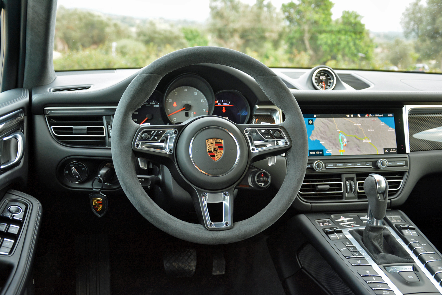 My Porsche App provides new features within Apple CarPlay® - Porsche  Newsroom