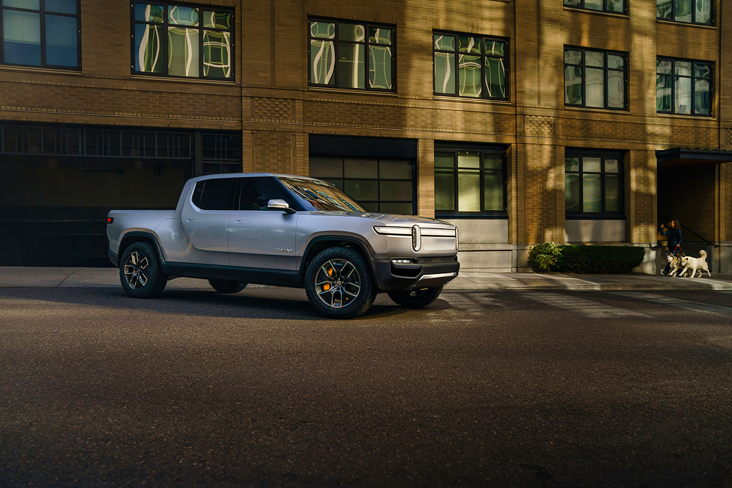 Camo Cybertruck looks awesome on bridge vs. regular cars + good Rivian size  comparison! (8/25 video) 😍