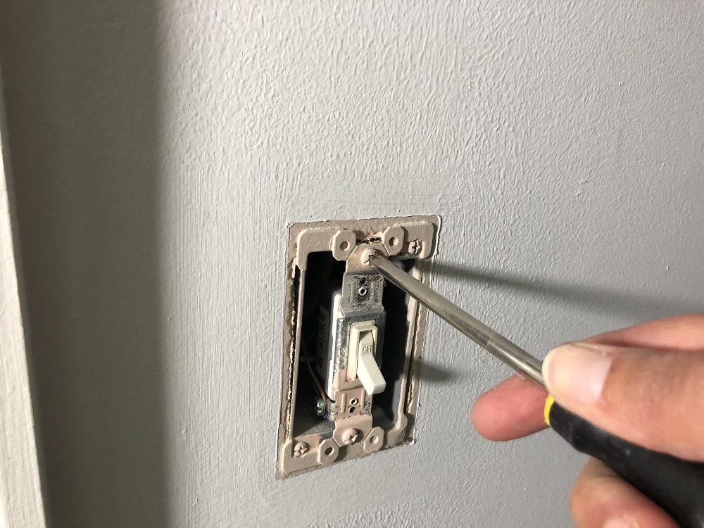 Install a Wireless Light Switch (DIY)