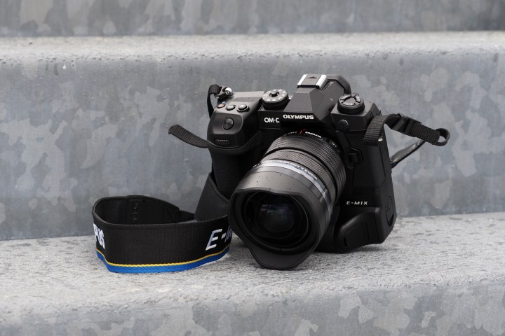 Why are mirrorless cameras so heavy? | Olympus OM-D E-M1X