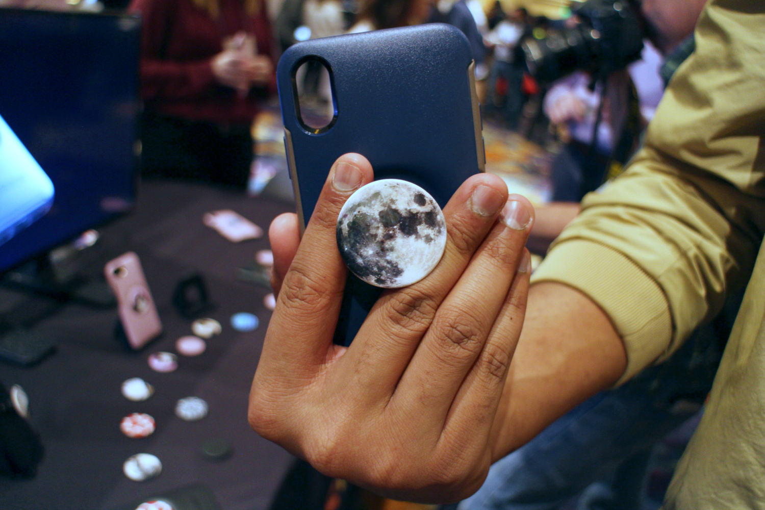 most interesting mobile accessories ces 2019 otterbox pop sockets 22