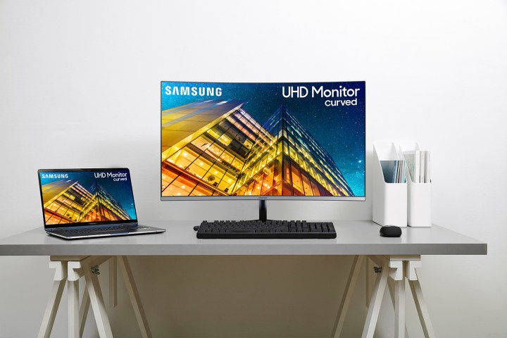 Samsung-UR59C-32”-Monitor-1