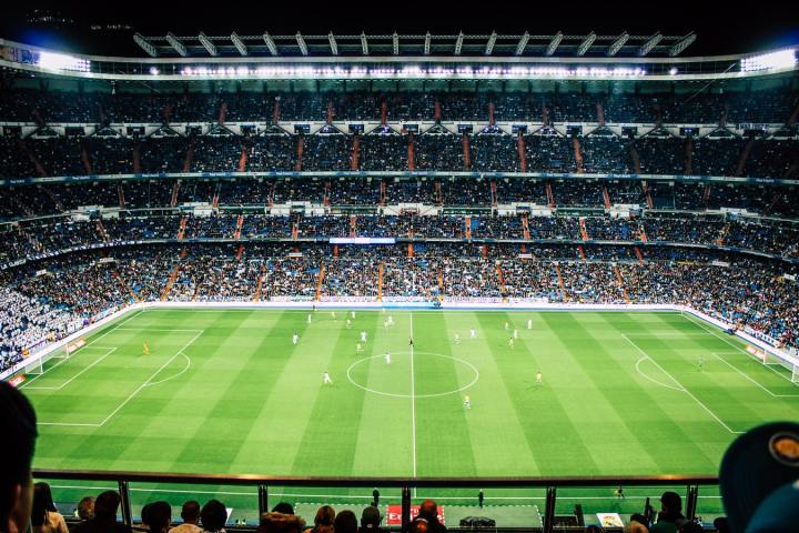Ein Fußballplatz.
