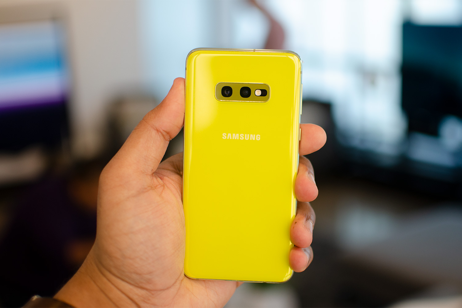 Самсунг 10 видео. Samsung Galaxy s10e. Samsung s10e Yellow. Samsung Galaxy s10 Yellow. Samsung Galaxy s10e 128.