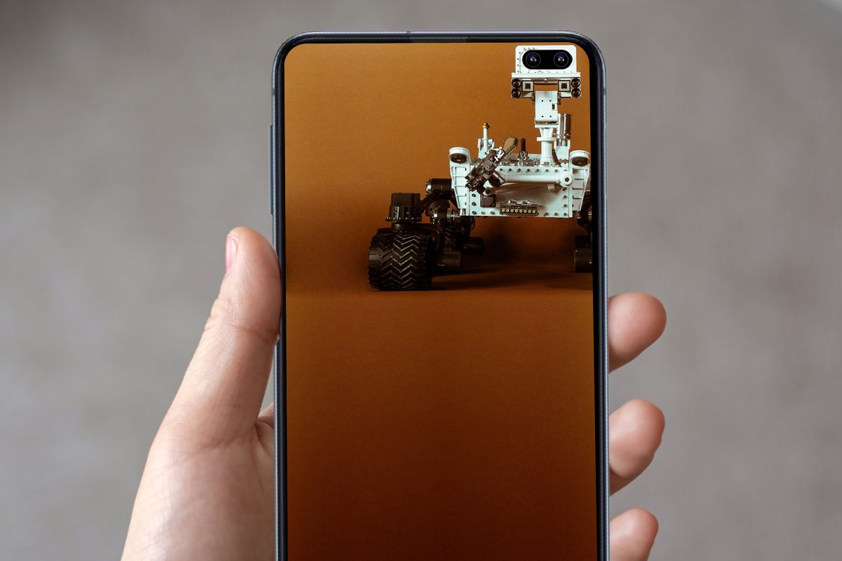 Creative Wallpapers That Use the S10 Hole-Punch Camera Properly | Digital  Trends