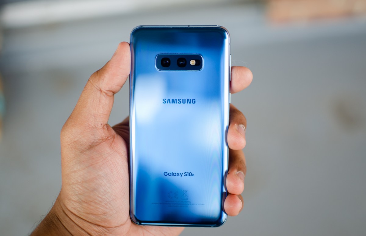 Familielid tong absorptie Samsung Galaxy S10e Review: Yep, It's A Better Value | Digital Trends