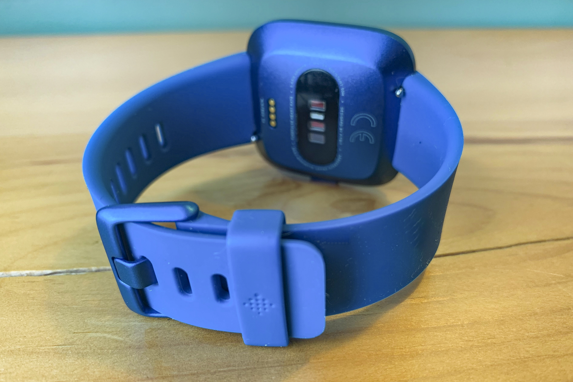 Fitbit Versa Lite Review: Trimmed-down With Features You Need | Digital ...