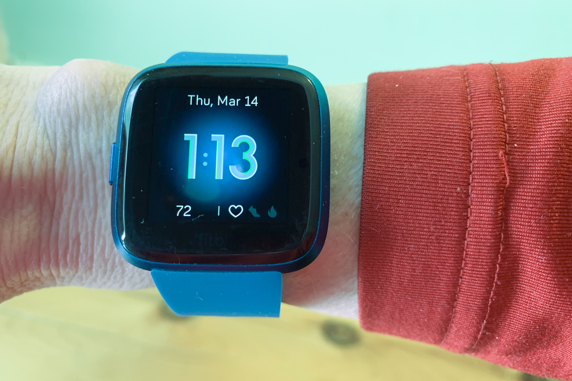 Fitbit Versa Lite Review: Trimmed-down With Features You Need