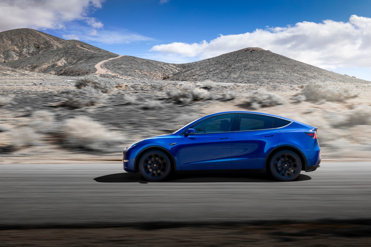 BMW iX против Tesla Model Y: разница в цене в несколько миль, но ближе, чем вы думаете