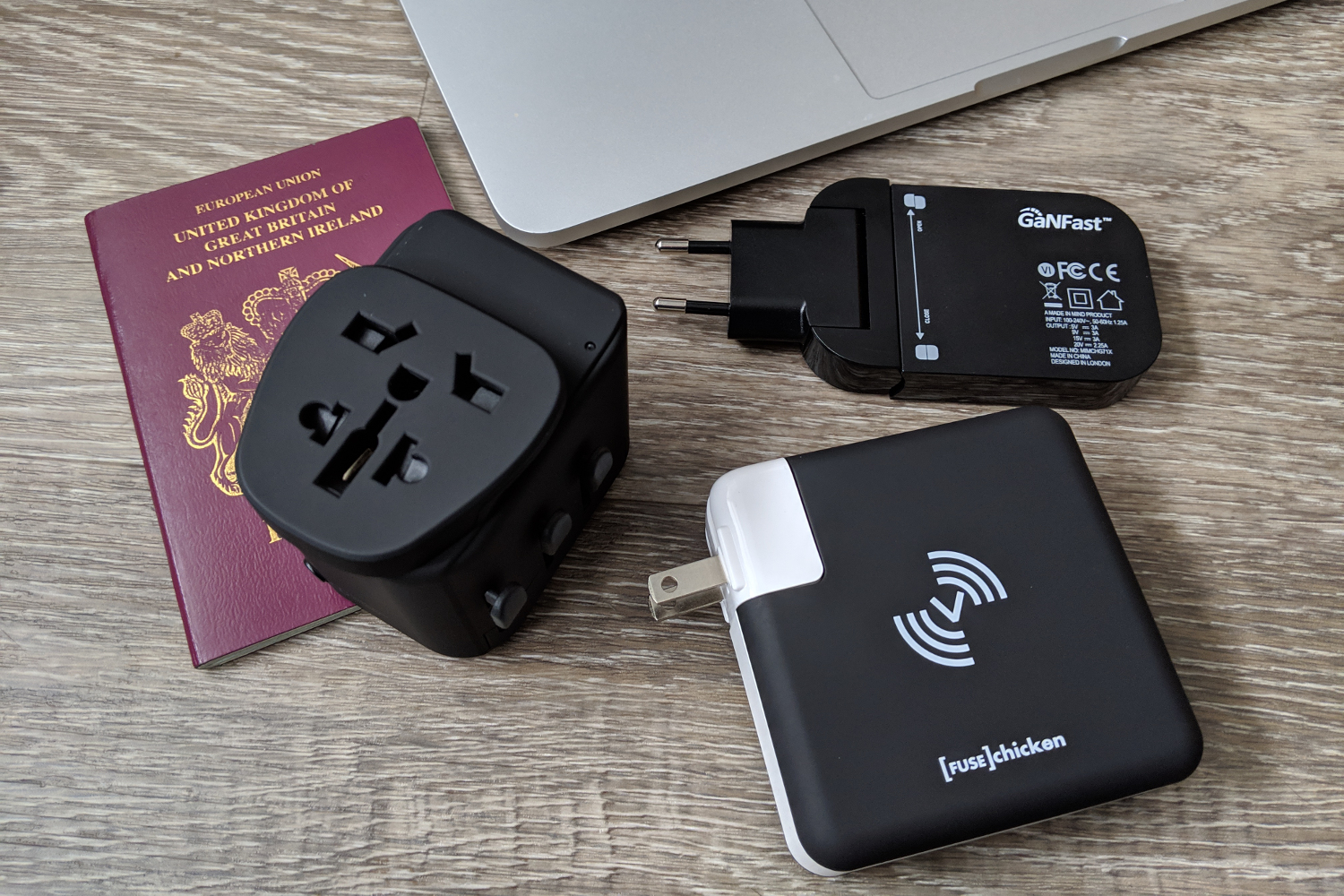 UNIVERSAL : All-In-One Travel Charger – [Fuse]Chicken