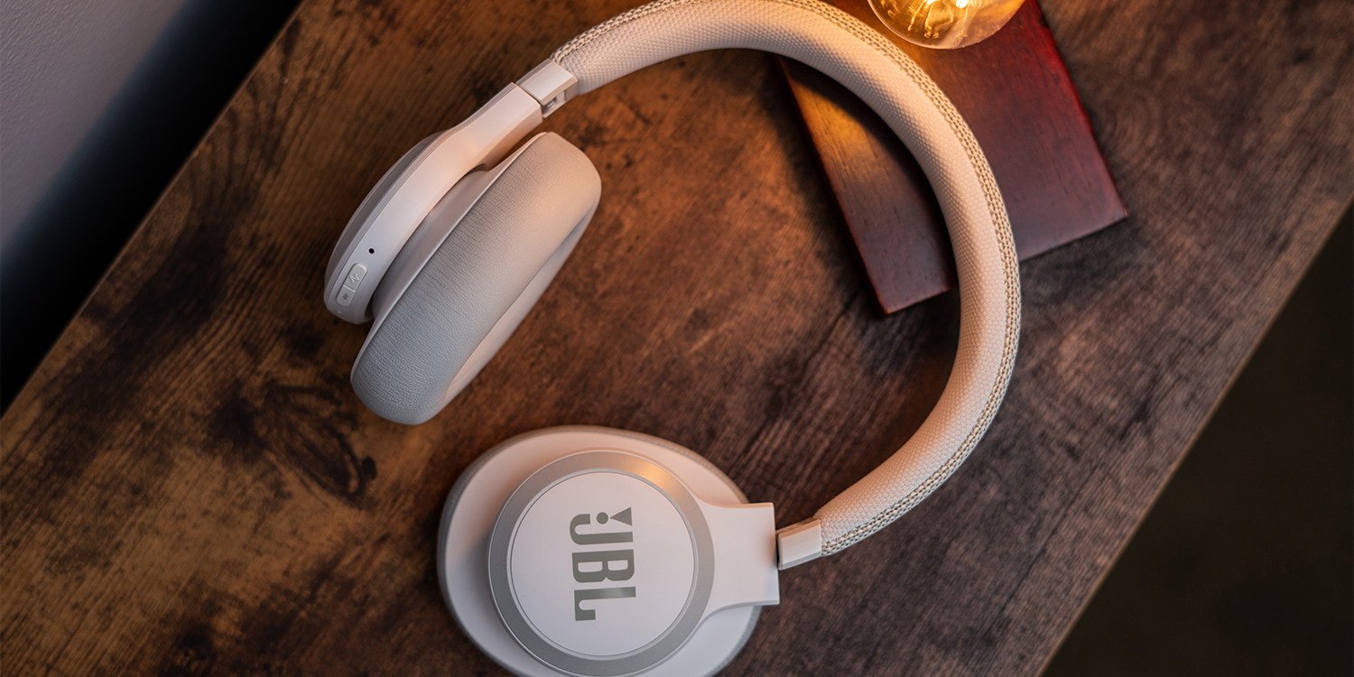 JBL's earbuds with a touchscreen case are coming to the US - The Verge