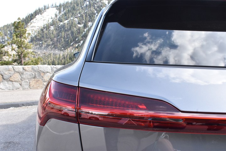 Обзор электрического внедорожника Audi e tron 2019 etron us fd exterior 10