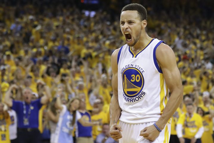 Cómo ver las finales de la NBA en línea | Stephen Curry de los Golden State Warriors celebra