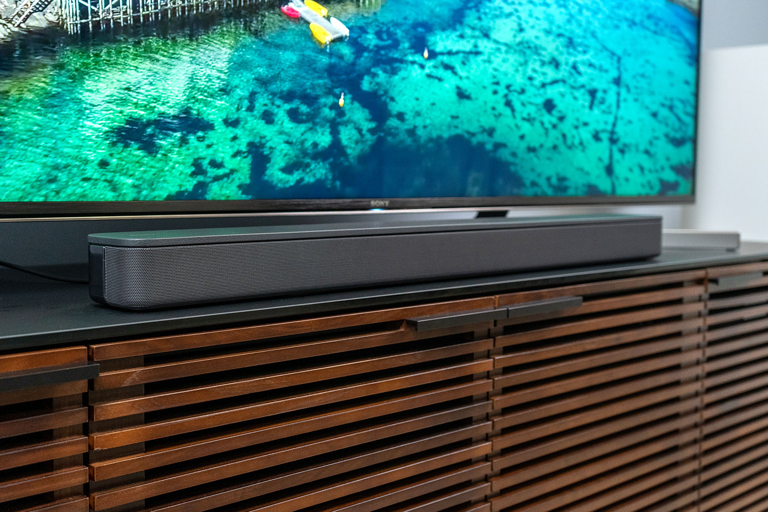 Ensomhed Faret vild Modtager maskine Sony HT-S350 Soundbar review: Mighty, Mighty Sound Comes At A Cost |  Digital Trends
