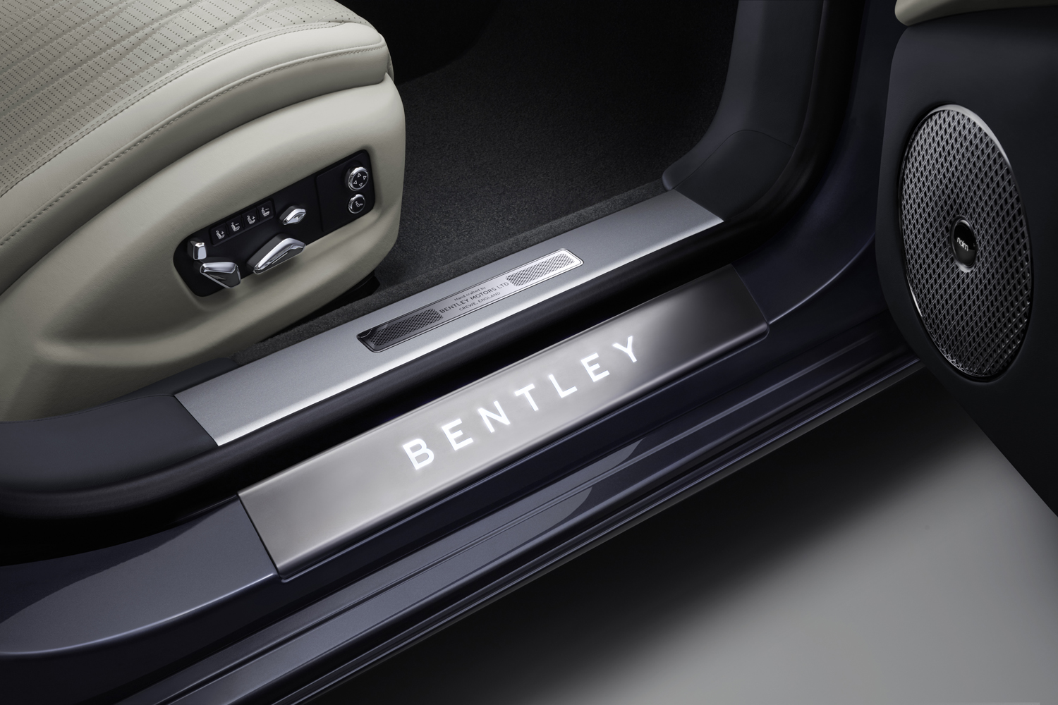 2020 bentley flying spur luxury sedan 4