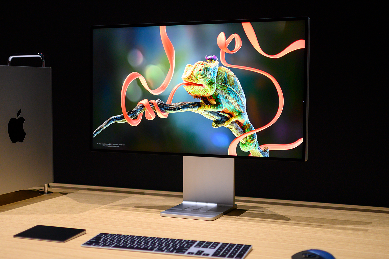 Not even $300 off makes Apple's 32-inch 6K display affordable - Vimarsana News