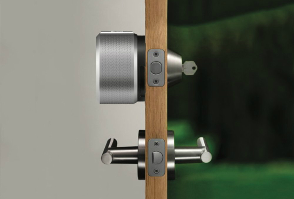 Side profile view of August smart lock on a door.
