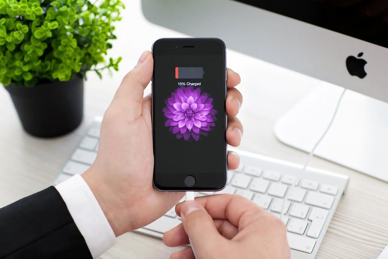 frokost Vellykket kondensator How to Replace Your iPhone's Battery | Digital Trends